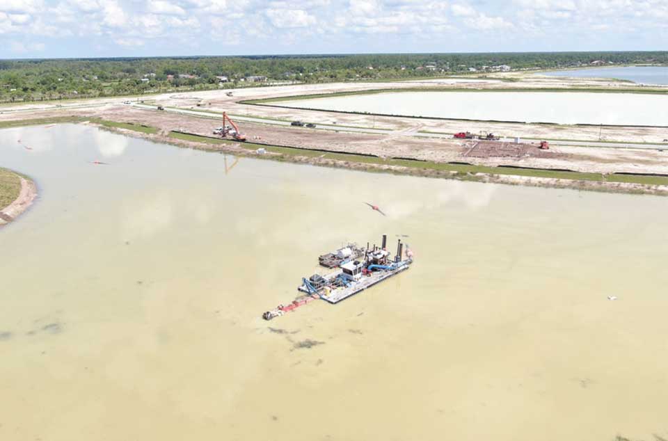 Hydraulic dredge operating at the Skysail development